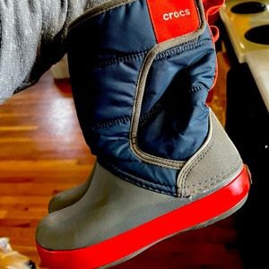 Boys snow boots, crocs